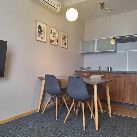דירות לודז' Adler Bed&Breakfast מראה חיצוני תמונה