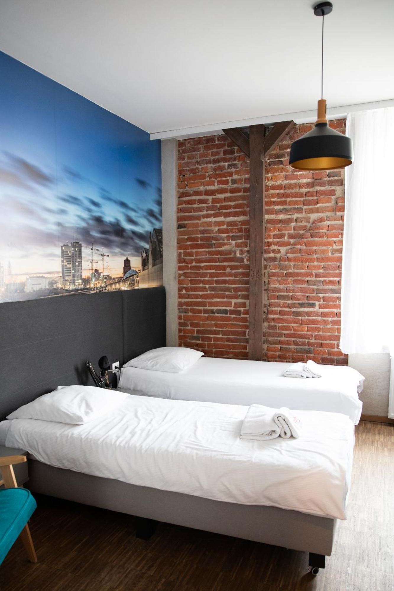 דירות לודז' Adler Bed&Breakfast מראה חיצוני תמונה