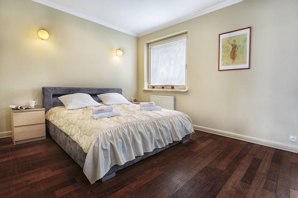 דירות לודז' Adler Bed&Breakfast מראה חיצוני תמונה