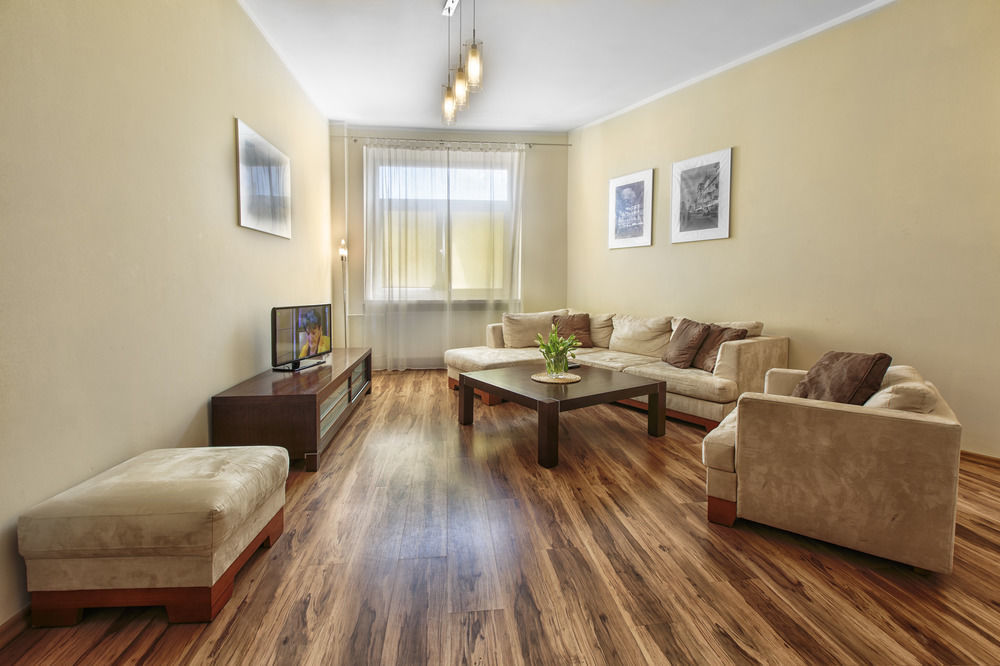 דירות לודז' Adler Bed&Breakfast מראה חיצוני תמונה
