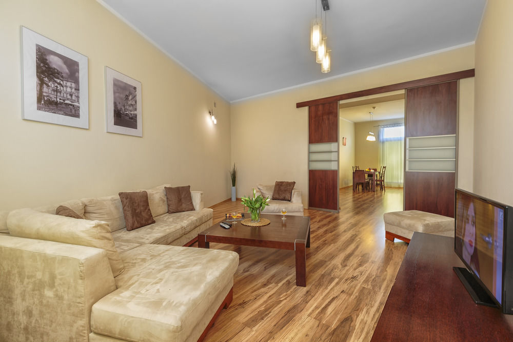 דירות לודז' Adler Bed&Breakfast מראה חיצוני תמונה