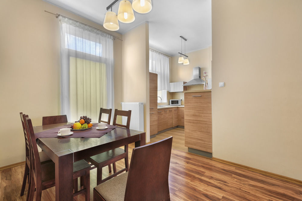 דירות לודז' Adler Bed&Breakfast מראה חיצוני תמונה