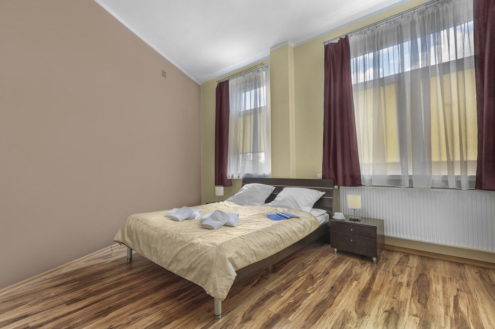 דירות לודז' Adler Bed&Breakfast מראה חיצוני תמונה