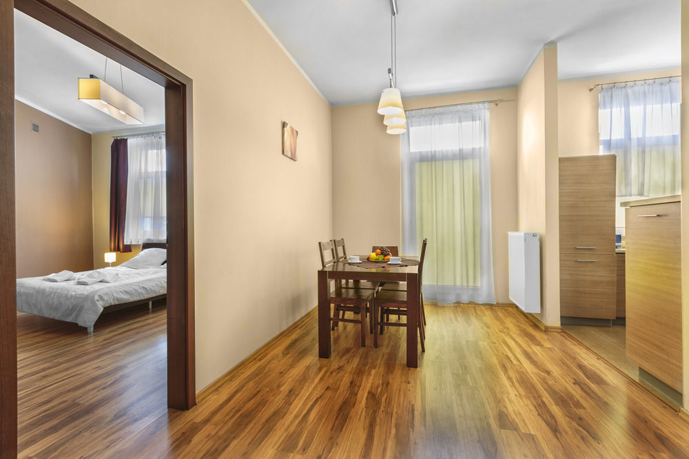 דירות לודז' Adler Bed&Breakfast מראה חיצוני תמונה
