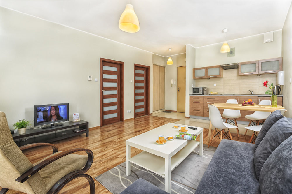 דירות לודז' Adler Bed&Breakfast מראה חיצוני תמונה